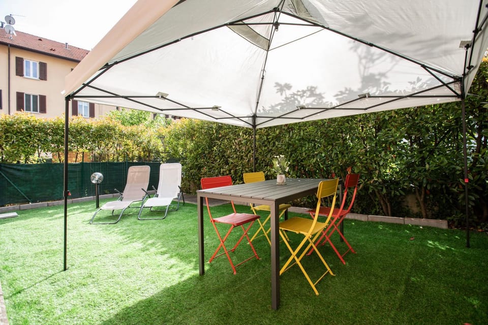 Dining area, Garden view, sunbed