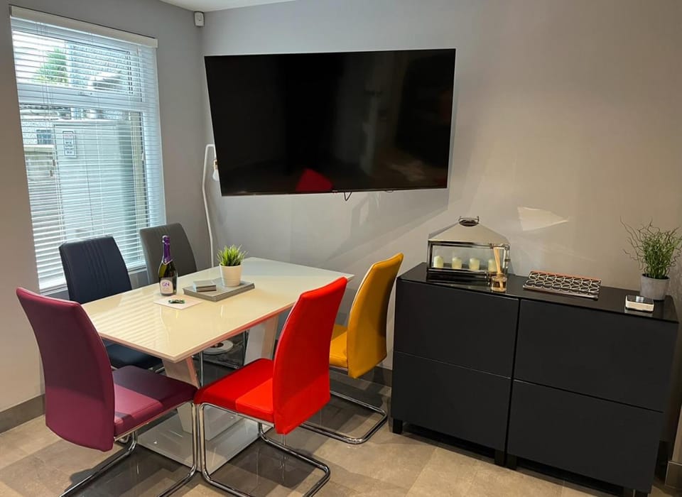 TV and multimedia, Dining area