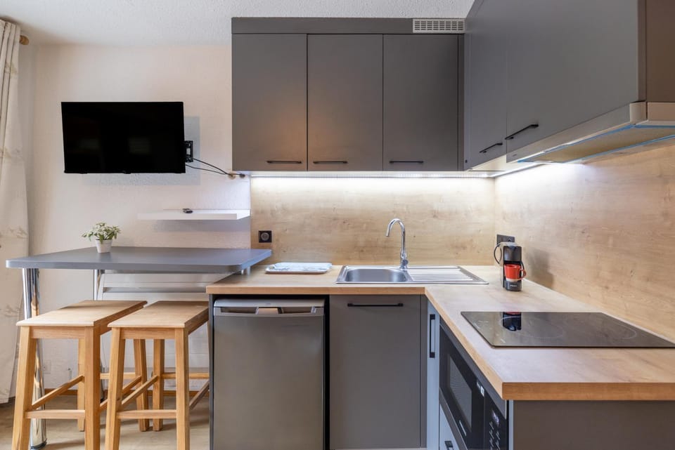 Kitchen or kitchenette, Living room