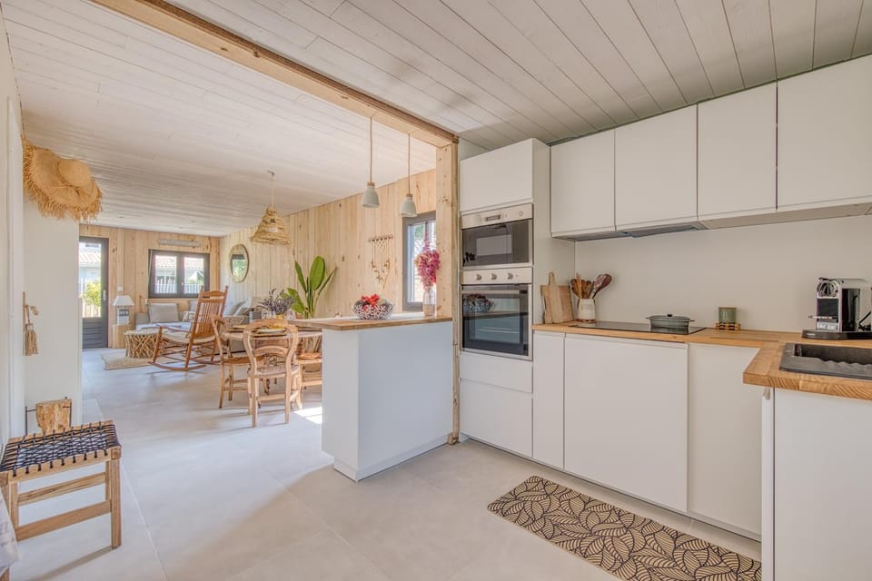 Property building, Kitchen or kitchenette, Living room