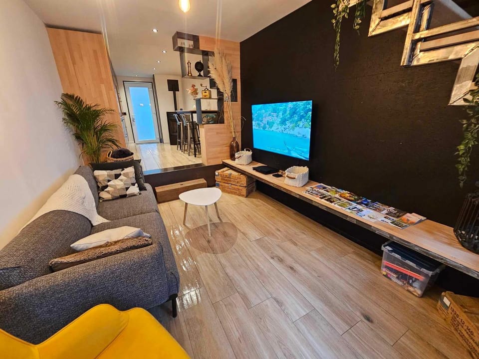 Communal lounge/ TV room, TV and multimedia, Living room, Evening entertainment