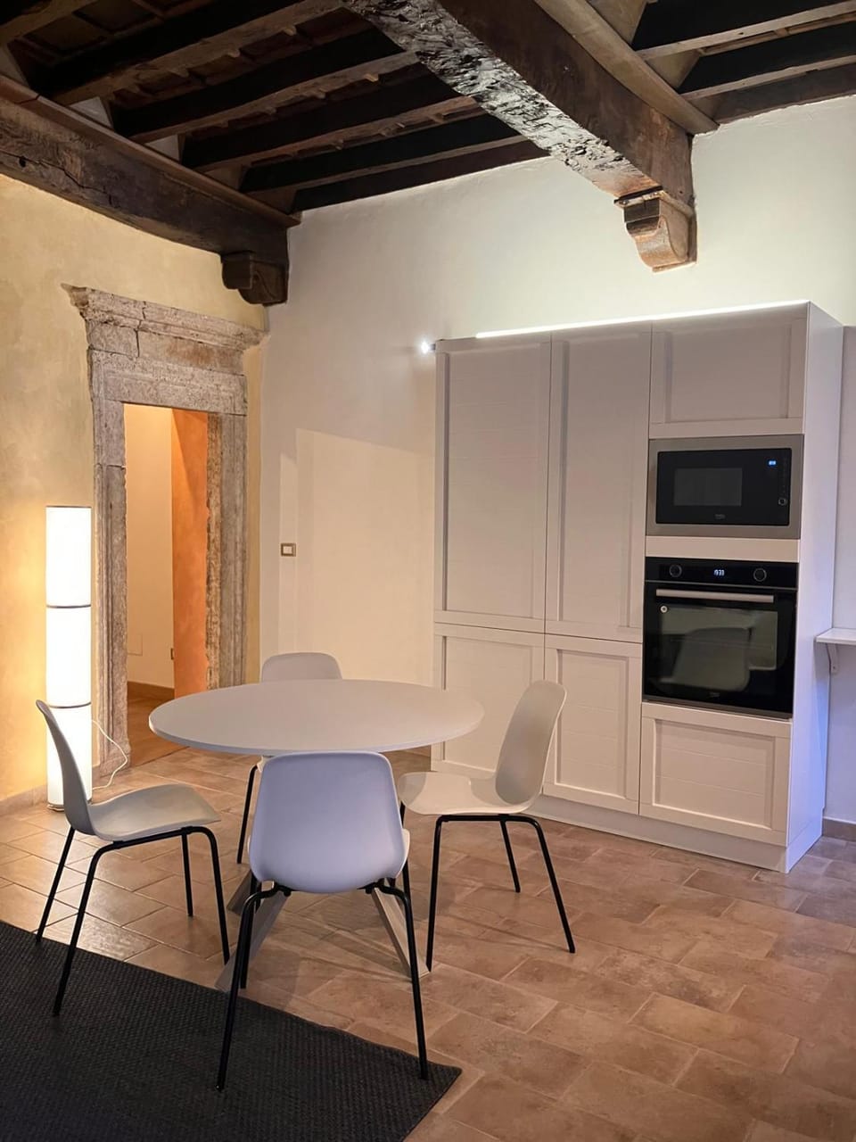 Kitchen or kitchenette, Living room, Seating area, Dining area, oven, stove