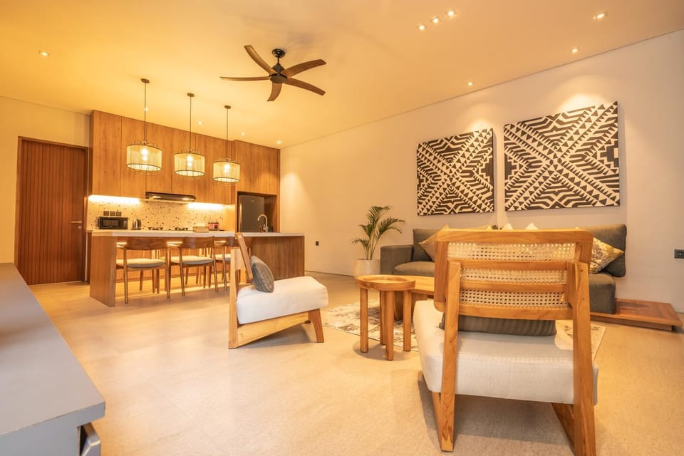 Kitchen or kitchenette, Living room, Seating area, Dining area
