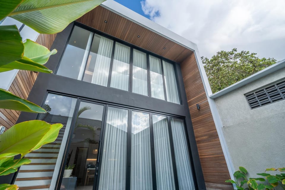 Property building, Facade/entrance, Garden