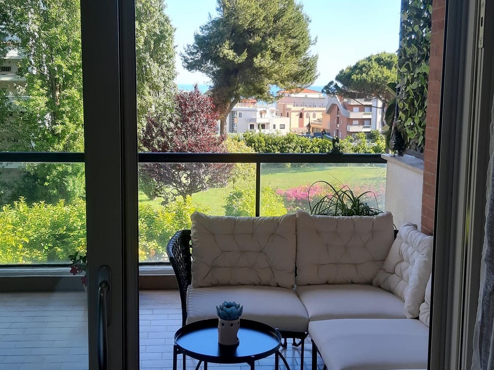 Balcony/Terrace, Garden view