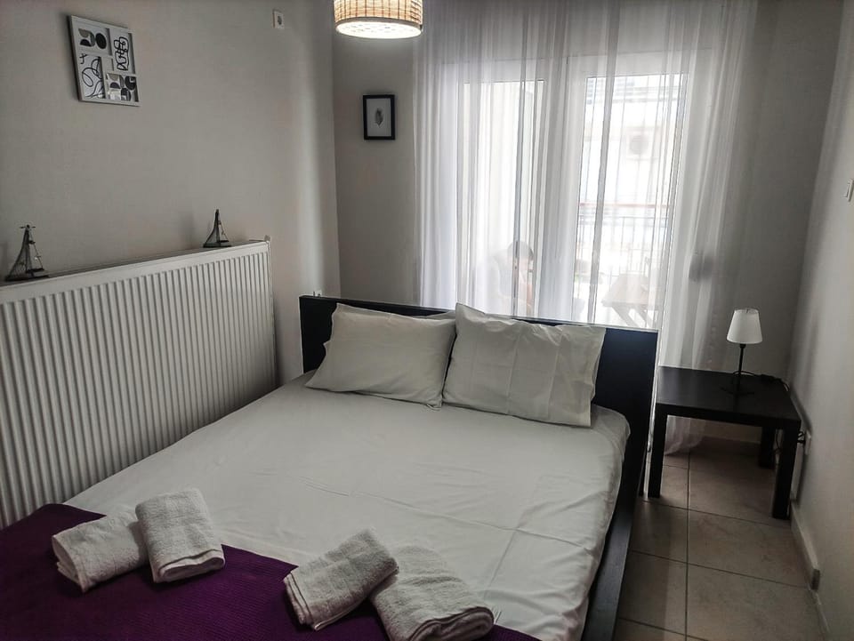 Bed, Photo of the whole room, Bedroom, internet, towels