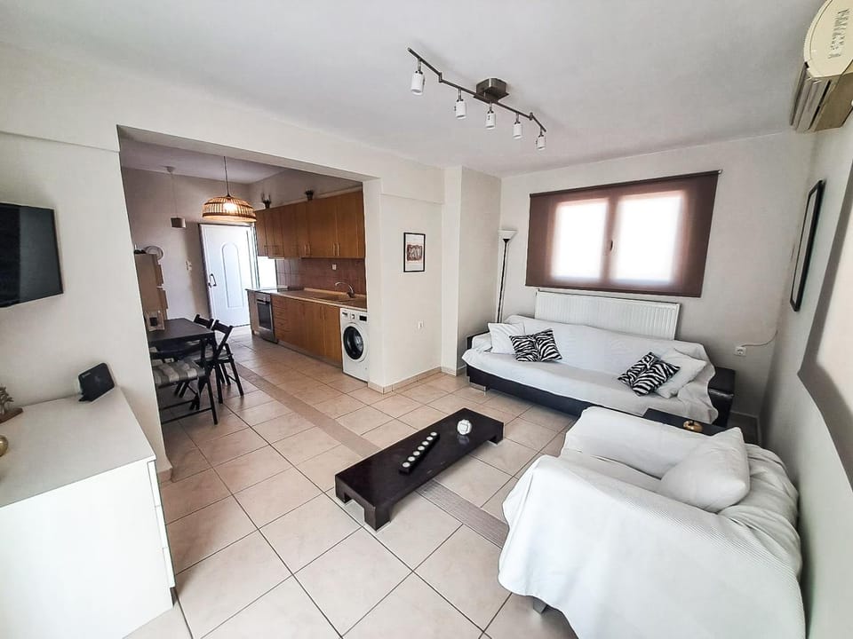 TV and multimedia, Living room, Photo of the whole room, Seating area, Dining area, Evening entertainment