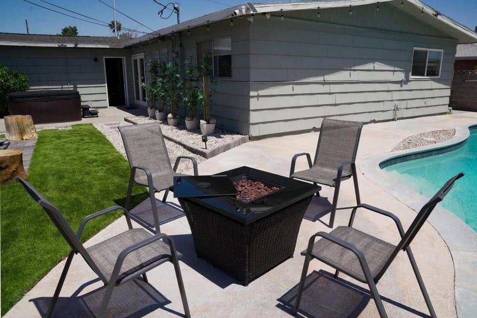 Furnished Vegas Home w Pool Central Location House in Las Vegas