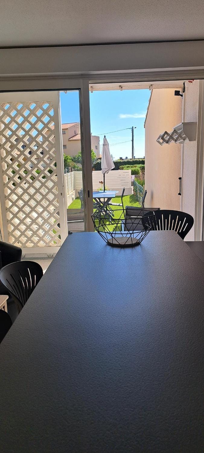 Dining area, Garden view