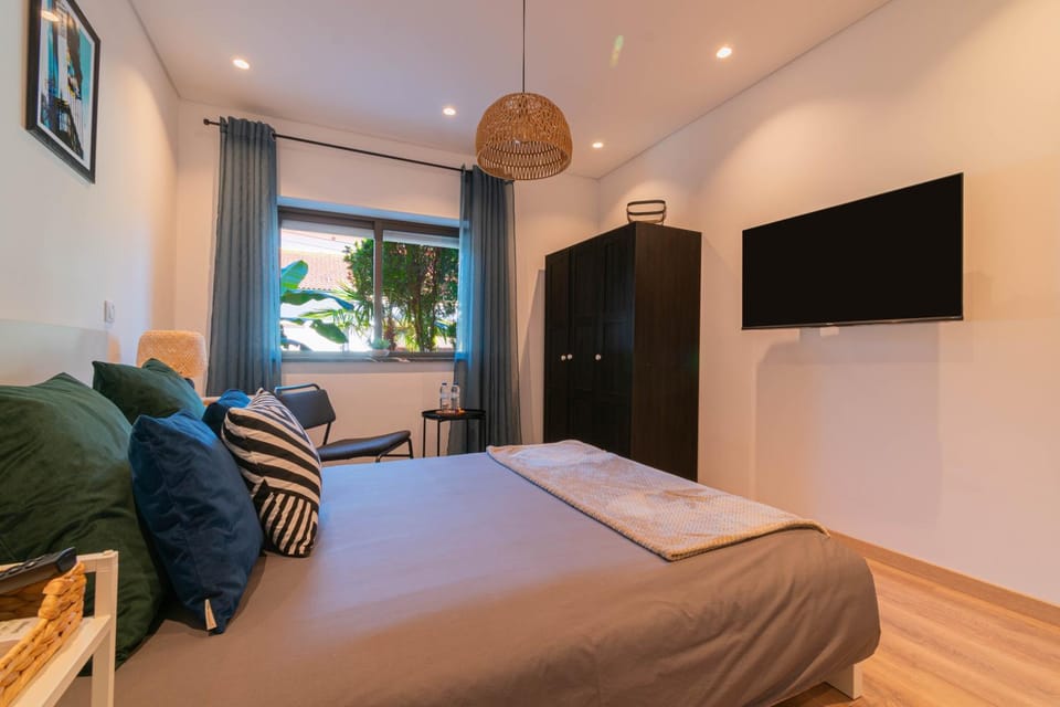 7Min to Uni Sé-Velha - AC - Work Desk - 300MBs WiFi - Suite 3 Bed and Breakfast in Coimbra