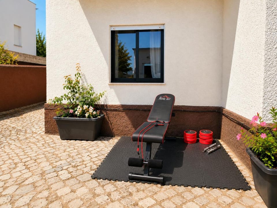 7Min to Uni Sé-Velha - AC - BBQ & Gym - Work Desk - 300MBs WiFi - Suite 3 Bed and Breakfast in Coimbra