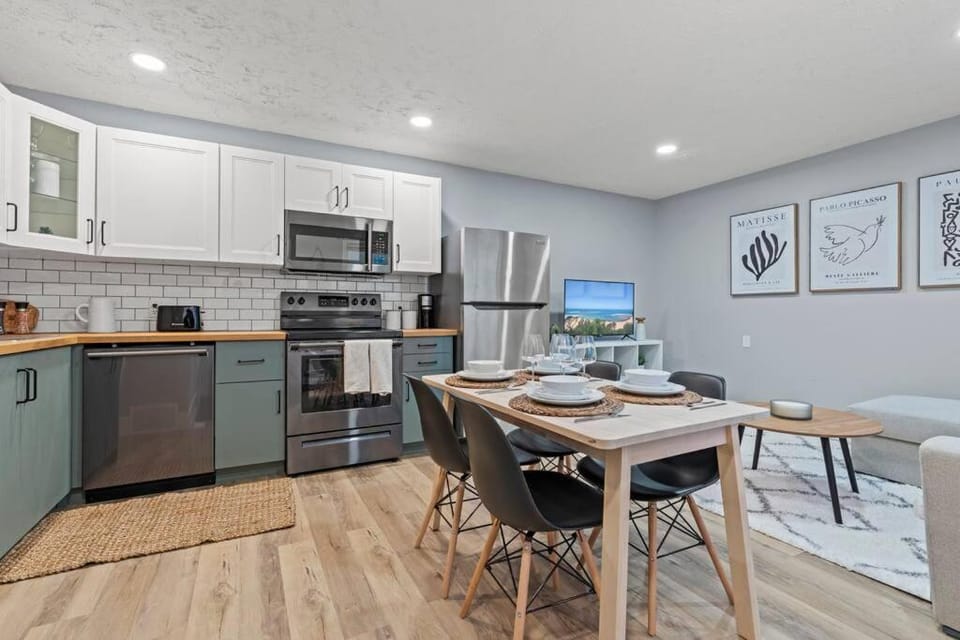 Elegant Boho Retreat - 8 min to WEM House in Edmonton