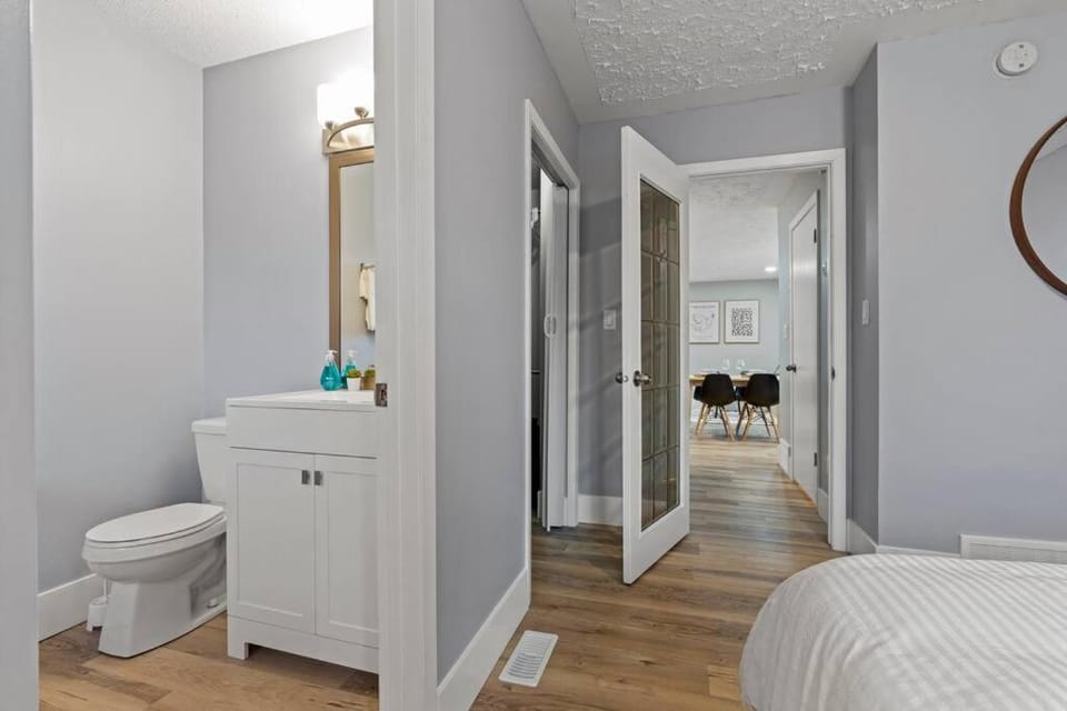 Elegant Boho Retreat - 8 min to WEM House in Edmonton