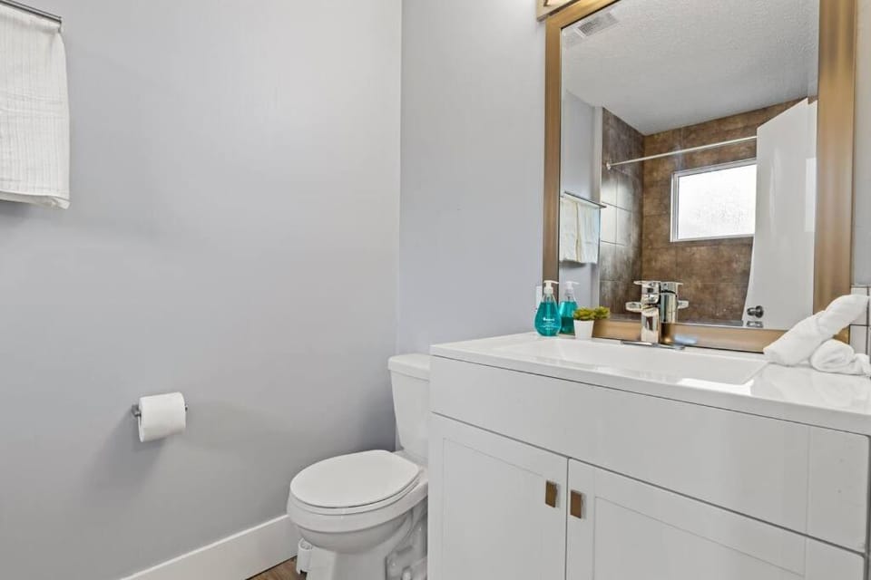 Elegant Boho Retreat - 8 min to WEM House in Edmonton