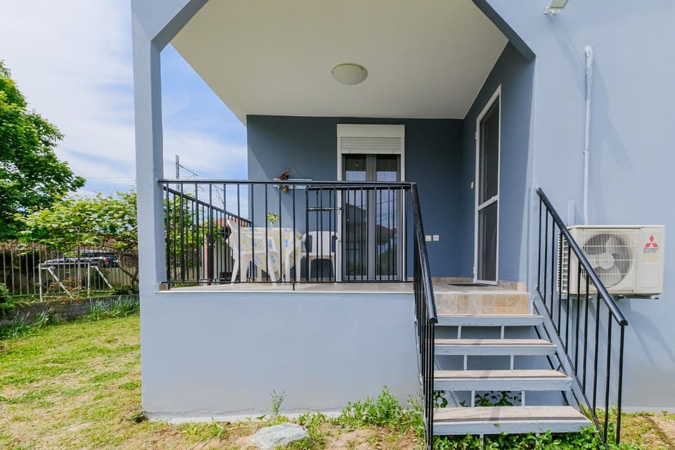 Property building, Balcony/Terrace, Balcony/Terrace