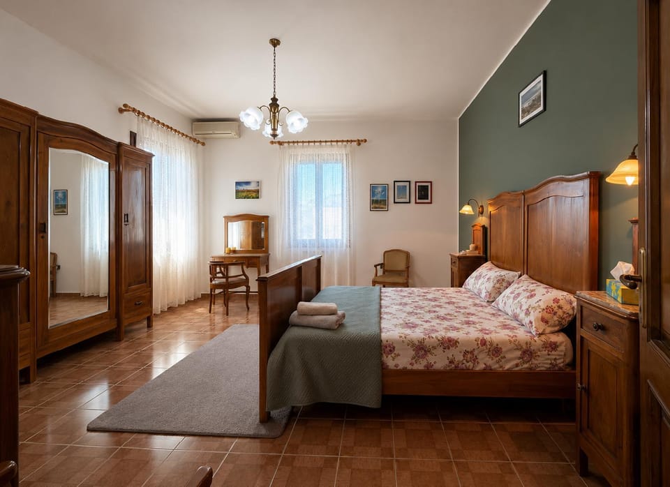 Bed, Bedroom, wardrobe, air conditioner
