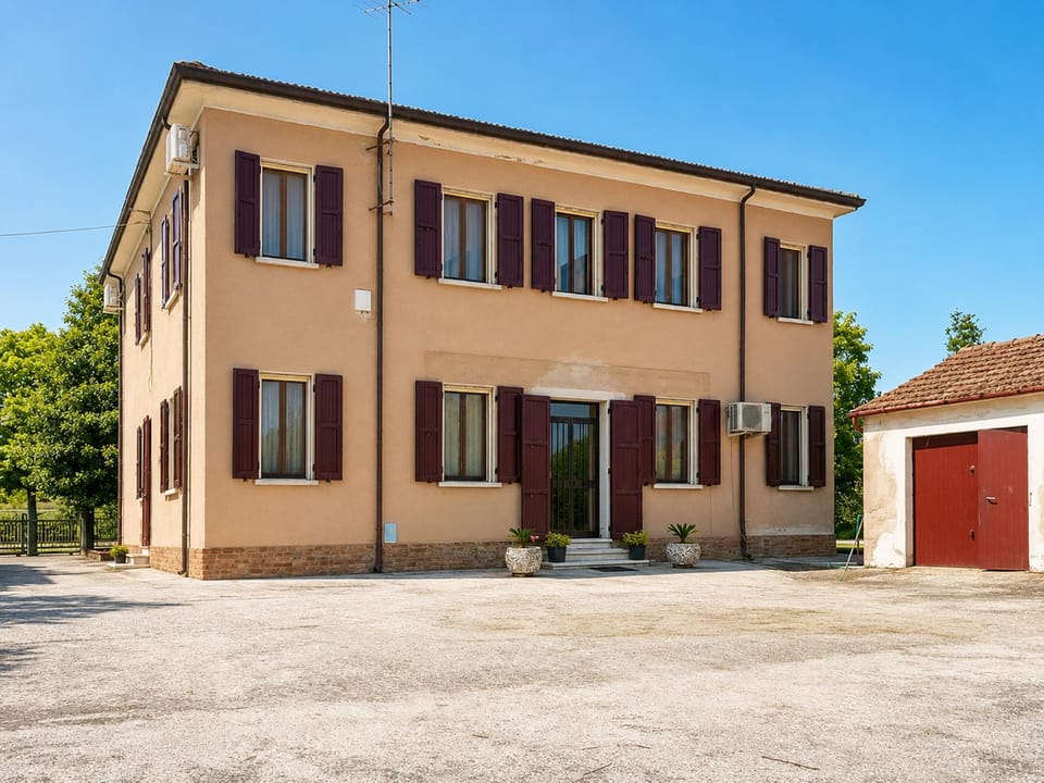 Property building, Facade/entrance, Parking