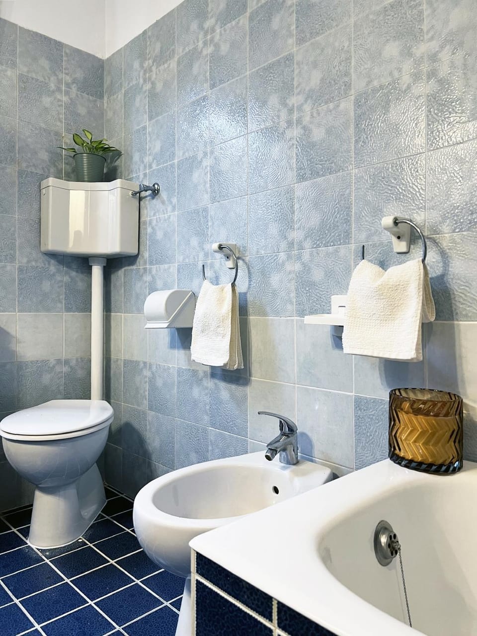 Toilet, Bathroom, bidet, towels