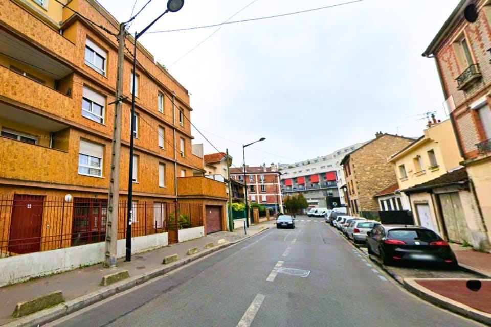 Property building, Day, City view, Street view, Location