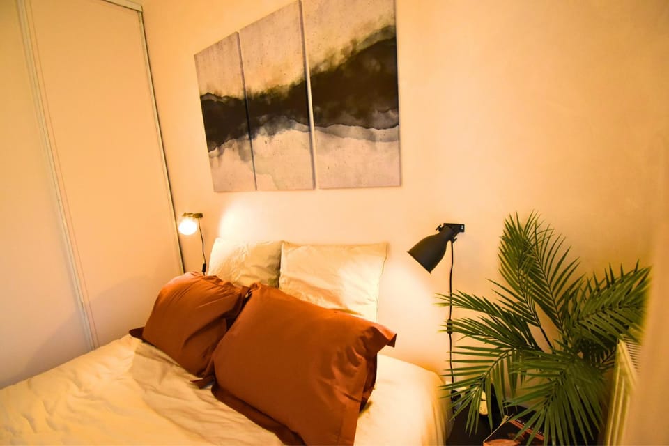 Bed, Photo of the whole room, Bedroom