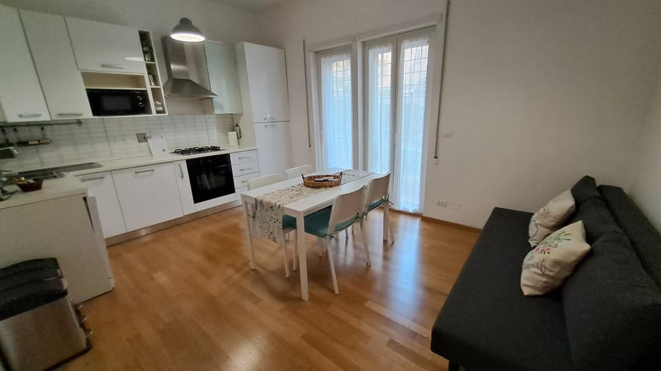 Kitchen or kitchenette, Living room, Dining area, oven, stove