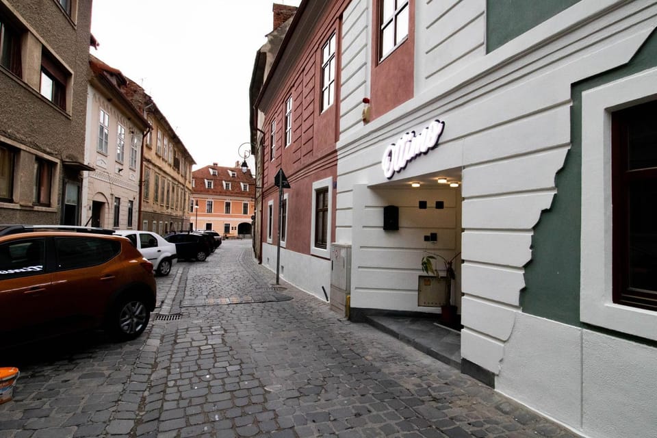 Property building, Day, Neighbourhood, City view, Street view, Location
