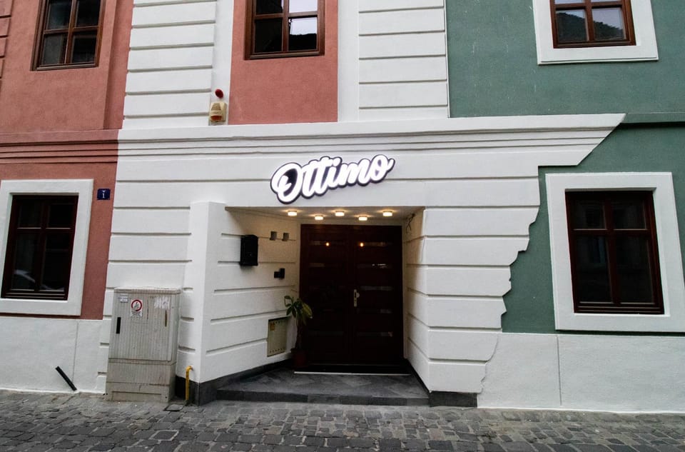 Facade/entrance, Day, Property logo or sign, Logo/Certificate/Sign, Street view
