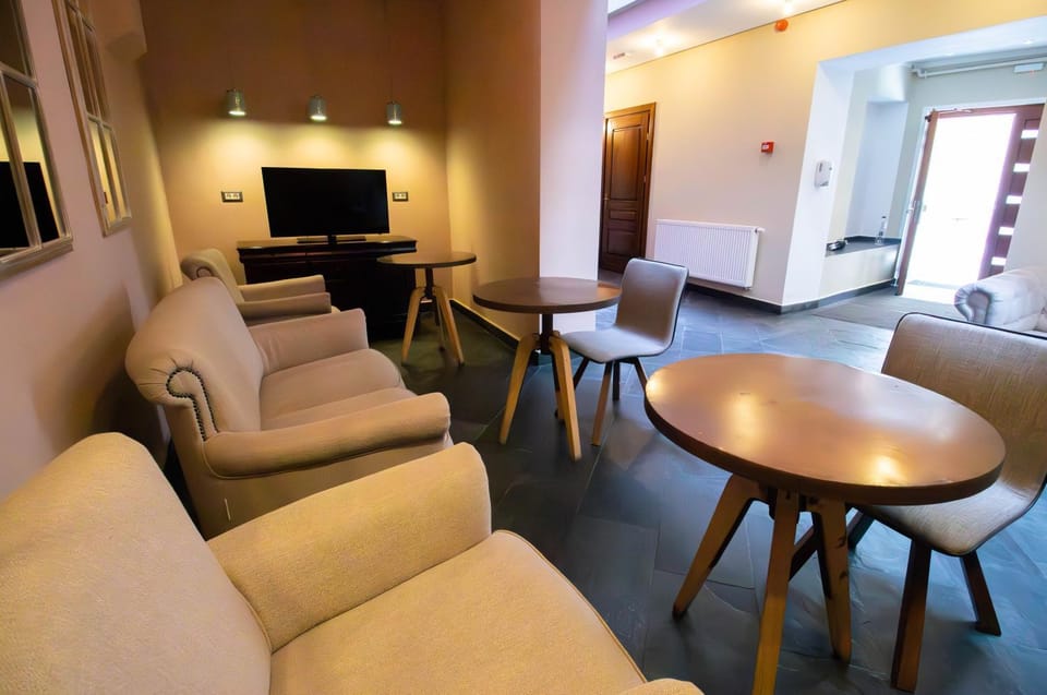 Communal lounge/ TV room