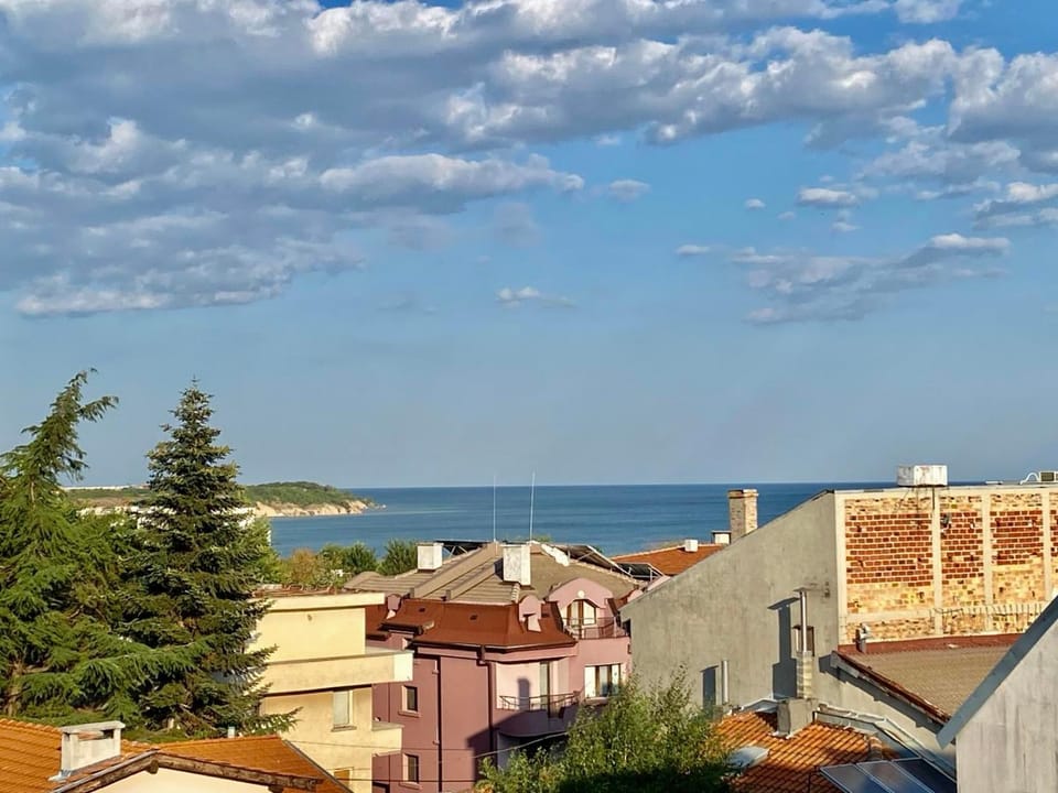 City view, Sea view
