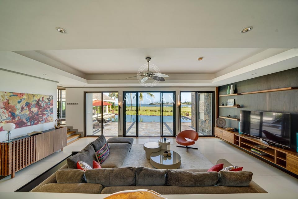 TV and multimedia, Living room, Pool view, Sea view, fireplace