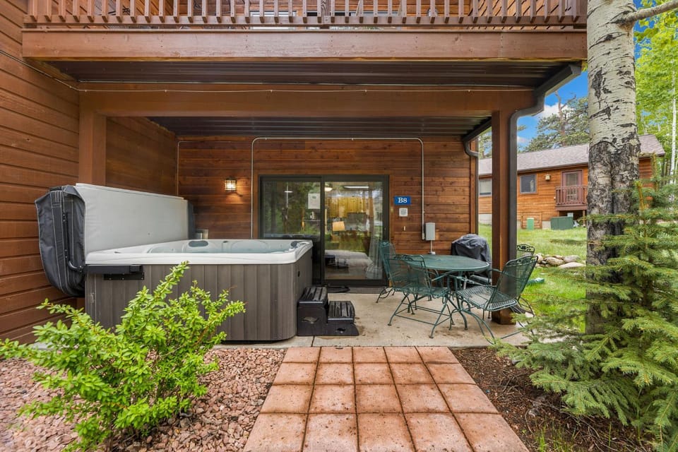 Bugle Pointe B08 by Estes Park Condos Apartment in Estes Park