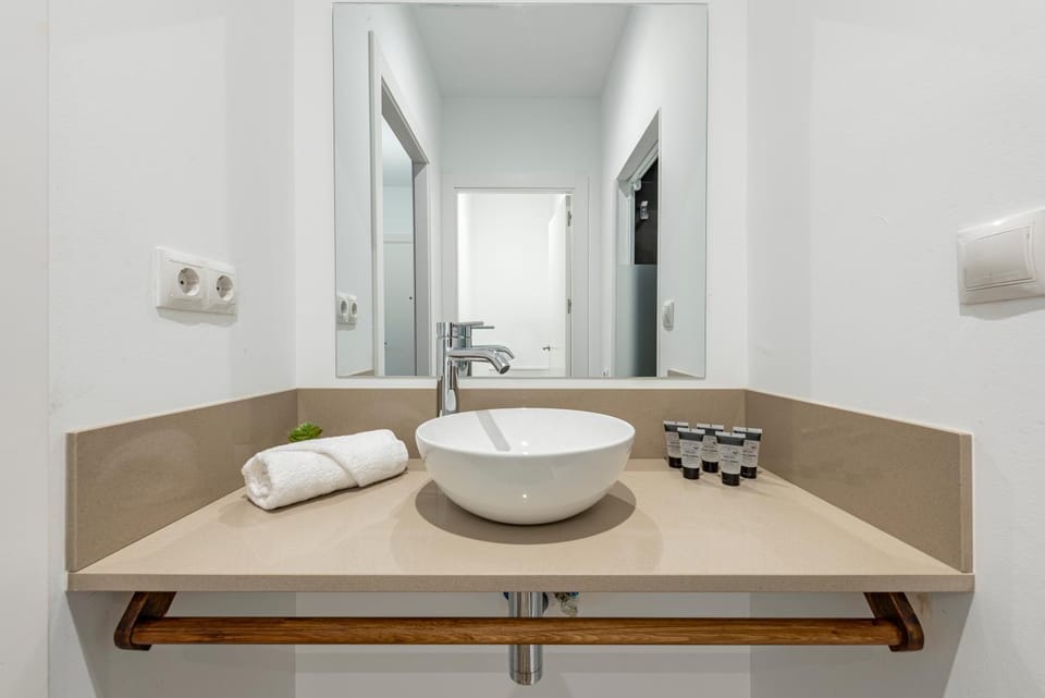 Bathroom, towels