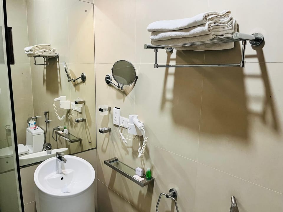 Bathroom, towels