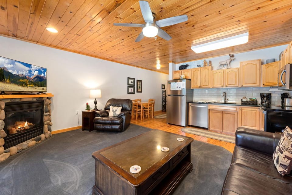 Bugle Pointe B04 by Estes Park Condos Apartment in Estes Park