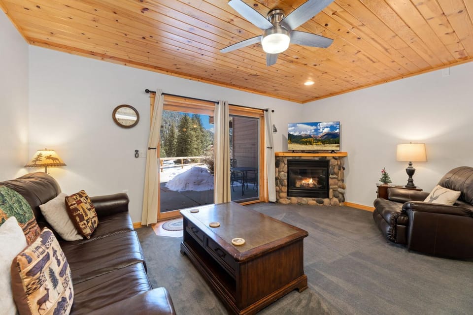 Bugle Pointe B04 by Estes Park Condos Apartment in Estes Park