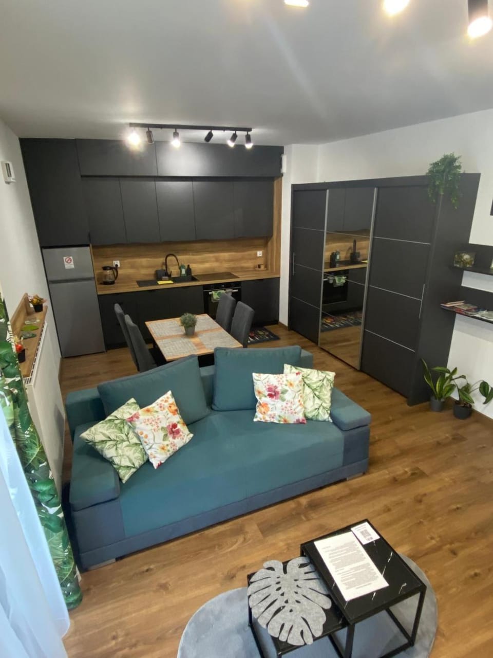 Living room, Dining area