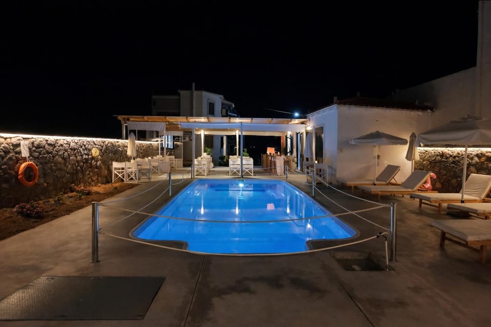 Night, Pool view, Swimming pool, sunbed