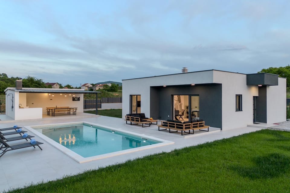 Property building, Pool view, Swimming pool, sunbed