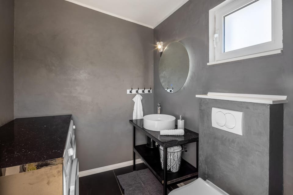Toilet, laundry