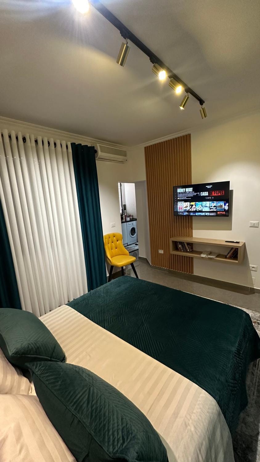 Communal lounge/ TV room, Bed, TV and multimedia, Living room, Photo of the whole room, Seating area, Evening entertainment, Bedroom, hair dresser