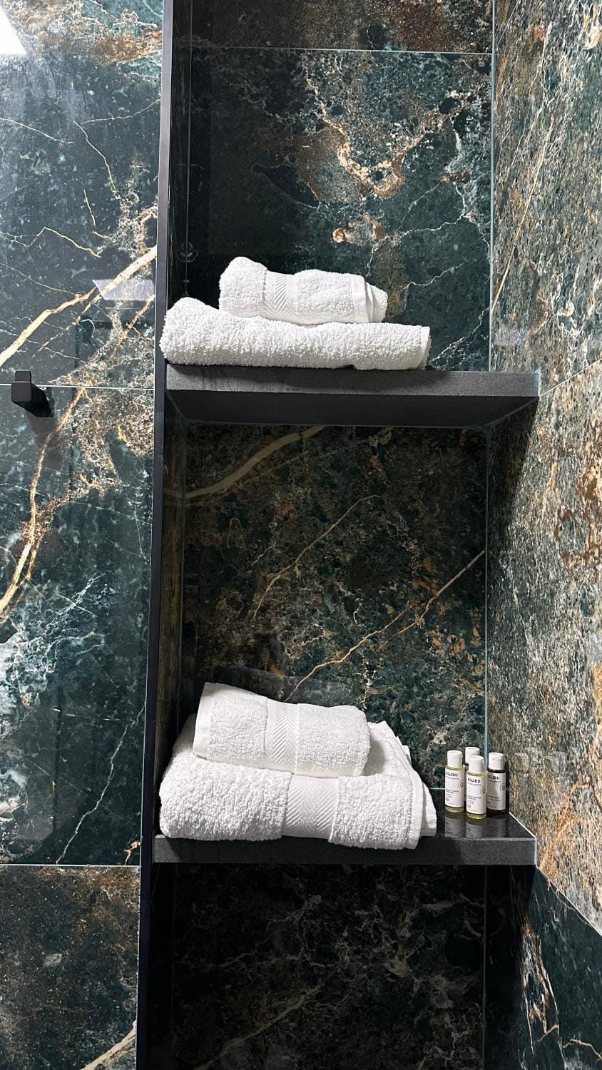 Toilet, Bathroom, towels