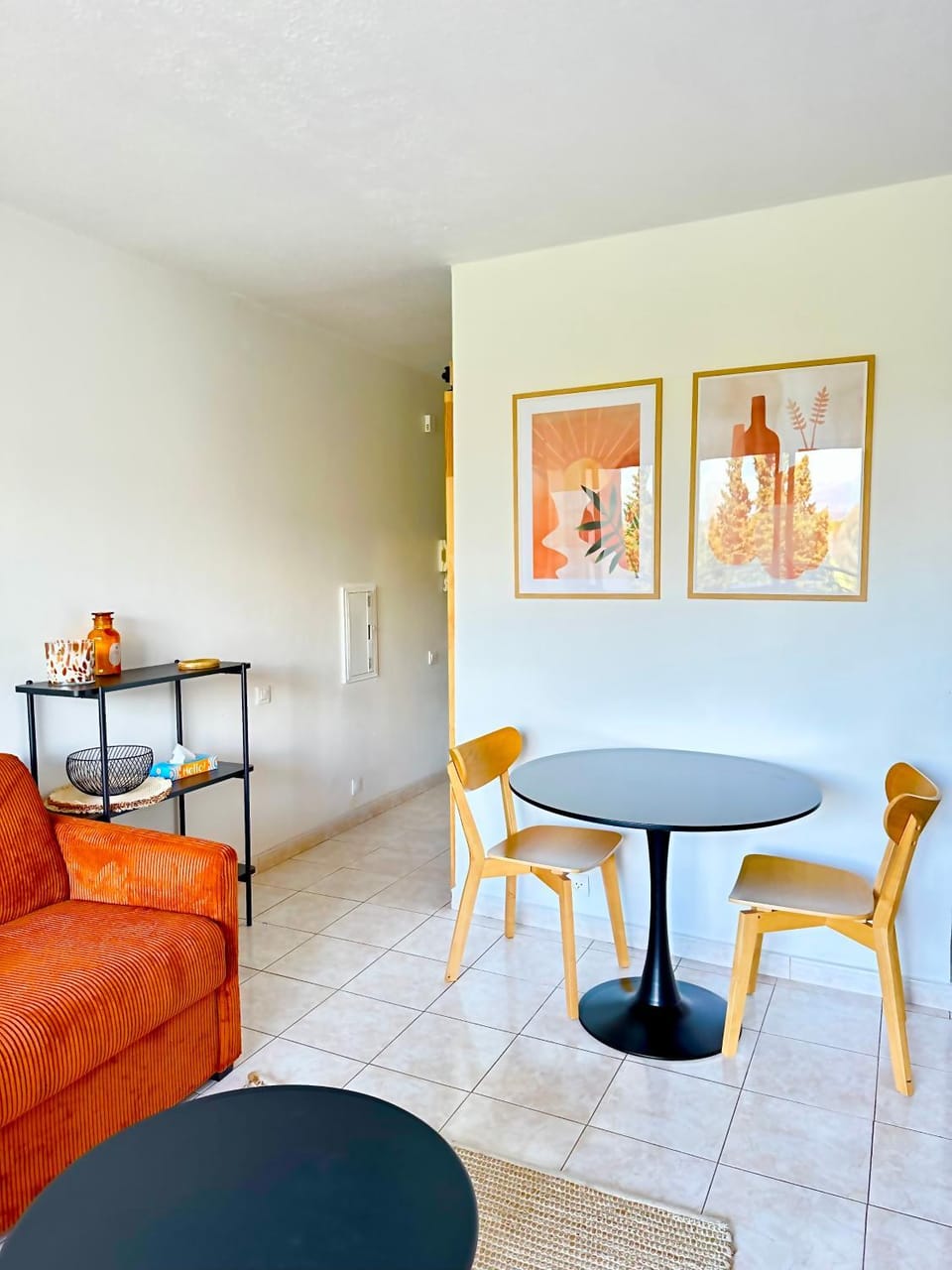 Seating area, Dining area