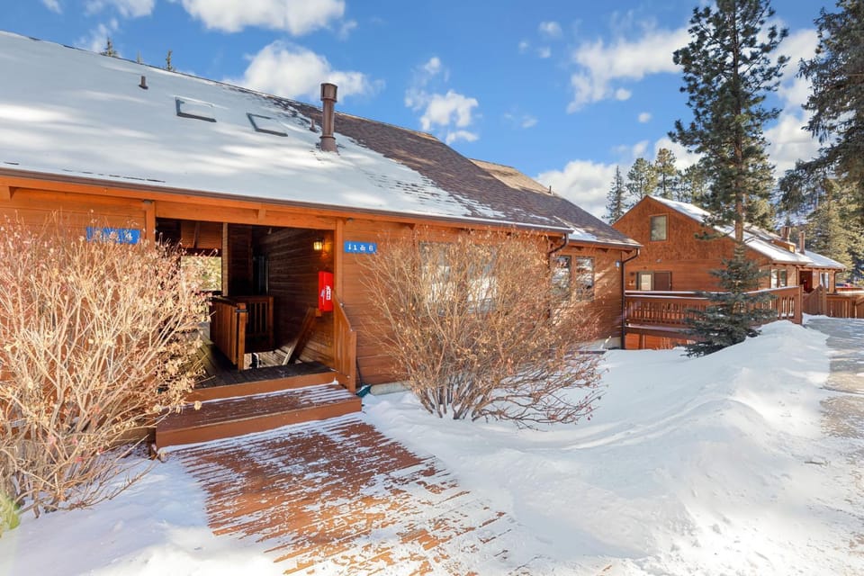 Creekside Suites 01 by Estes Park Condos Apartment in Estes Park