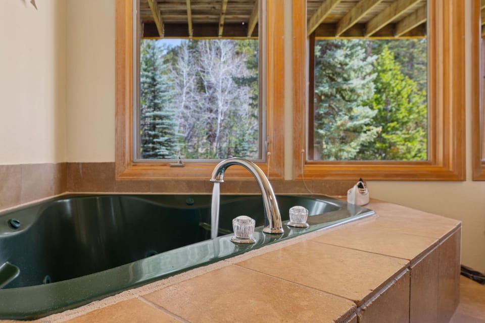 Creekside Suites 06 by Estes Park Condos Apartment in Estes Park