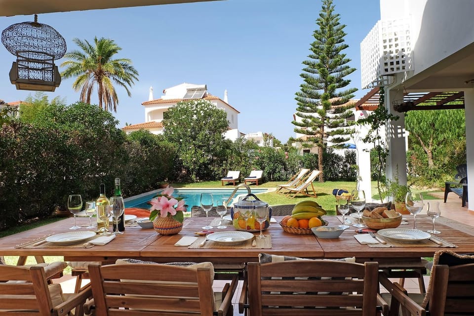Day, Garden, Dining area, Garden view, Pool view, Swimming pool