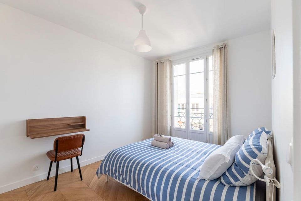 Bed, Photo of the whole room, Bedroom