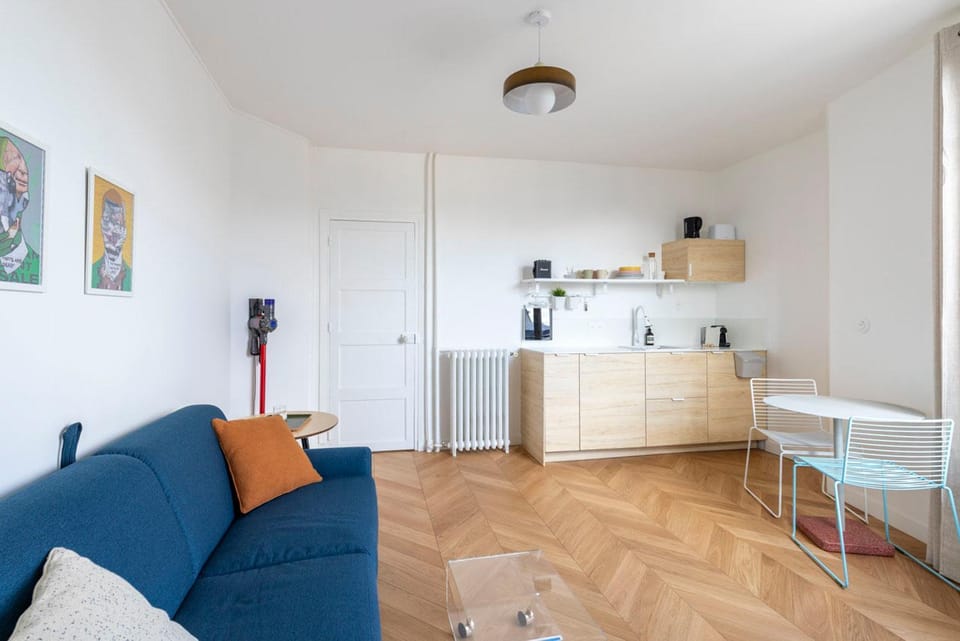 Coffee/tea facilities, Kitchen or kitchenette, Living room, Seating area, Dining area, minibar, oven