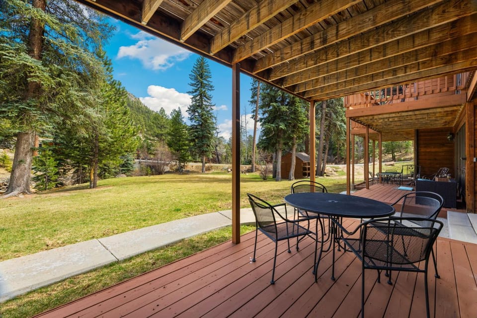 Creekside Suites 17 by Estes Park Condos Apartment in Estes Park