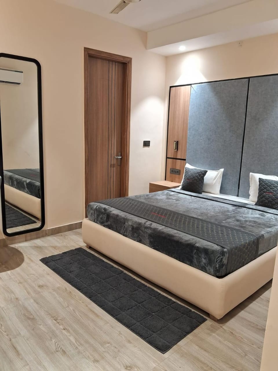 Bed, Photo of the whole room, Bedroom, wardrobe