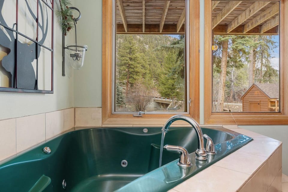 Creekside Suites 22 by Estes Park Condos Apartment in Estes Park